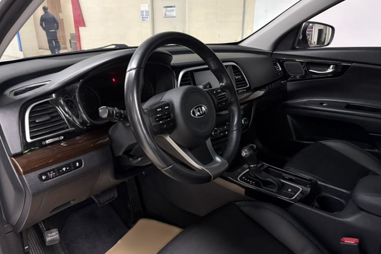 Used Kia K4 2014 1.8L Automatic DLX Interior 2