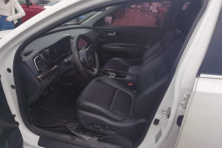 Used Kia K4 2014 1.8L Automatic DLX Interior 2