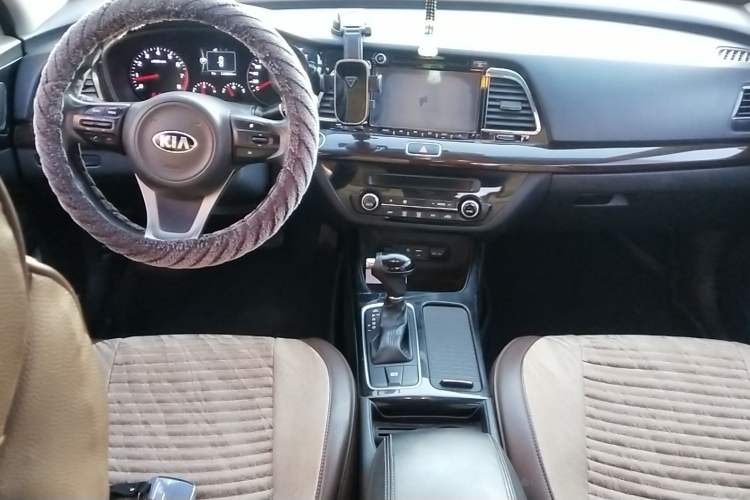 Used Kia K4 2014 1.8L Automatic GLS Interior 2