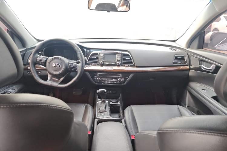 Used Kia K4 2014 1.6T Automatic Turbo Interior 3
