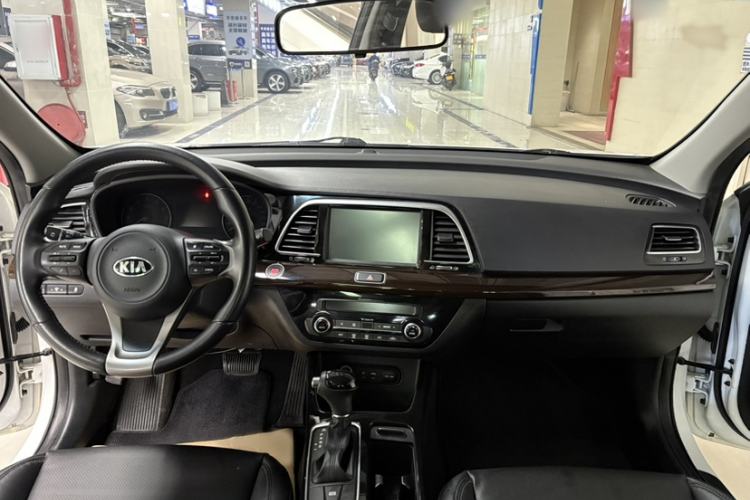 Used Kia K4 2014 1.8L Automatic DLX Interior 3