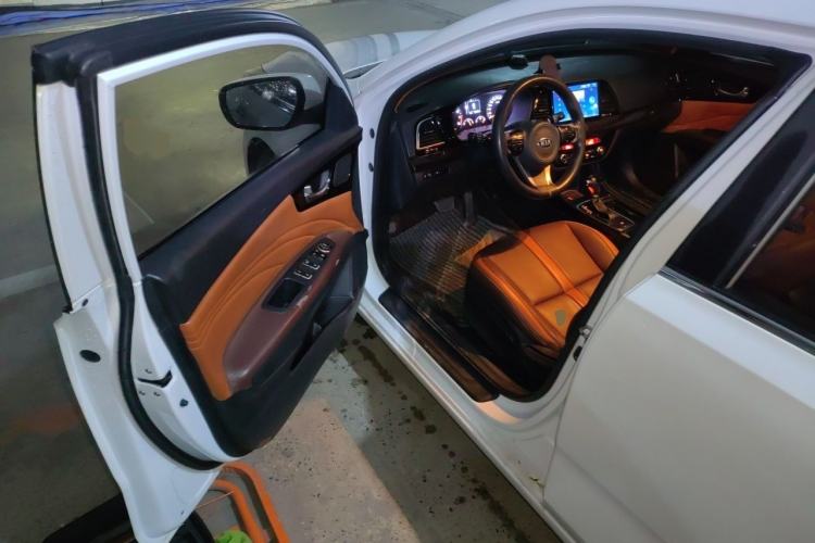 Used Kia K4 2014 1.8L Automatic GLS Interior 3