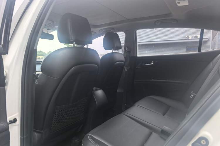 Used Kia K4 2014 1.8L Automatic GLS Interior 3
