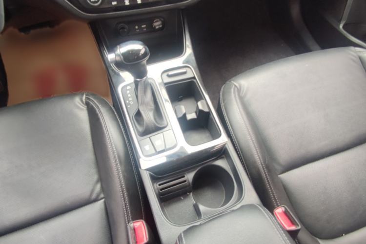 Used Kia K4 2014 1.6T Automatic Turbo Interior 4