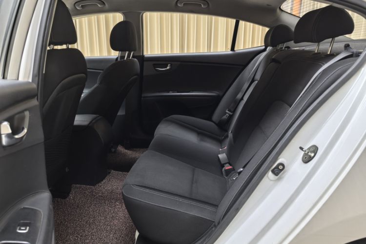 Used Kia K4 2014 1.8L Manual GL Interior 4