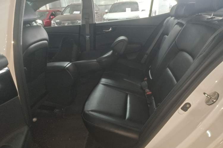 Used Kia K4 2014 1.6T Automatic Turbo Interior 4