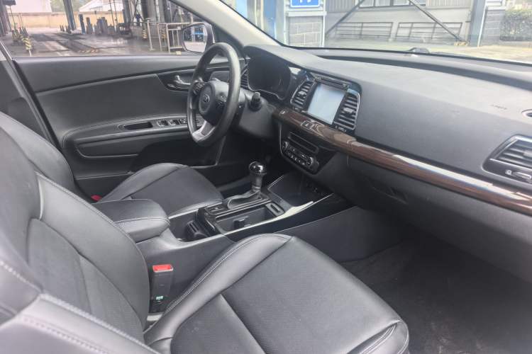 Used Kia K4 2014 1.8L Automatic GLS Interior 4
