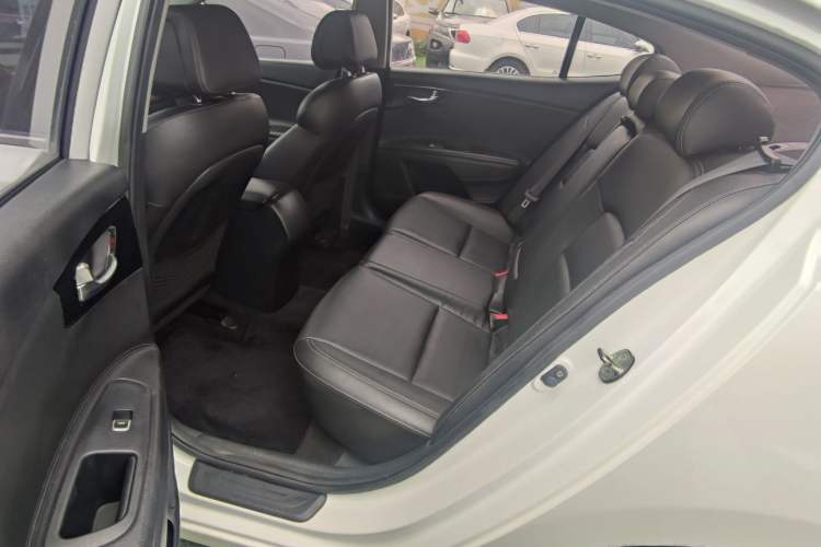 Used Kia K4 2014 1.6T Automatic Turbo Interior 6