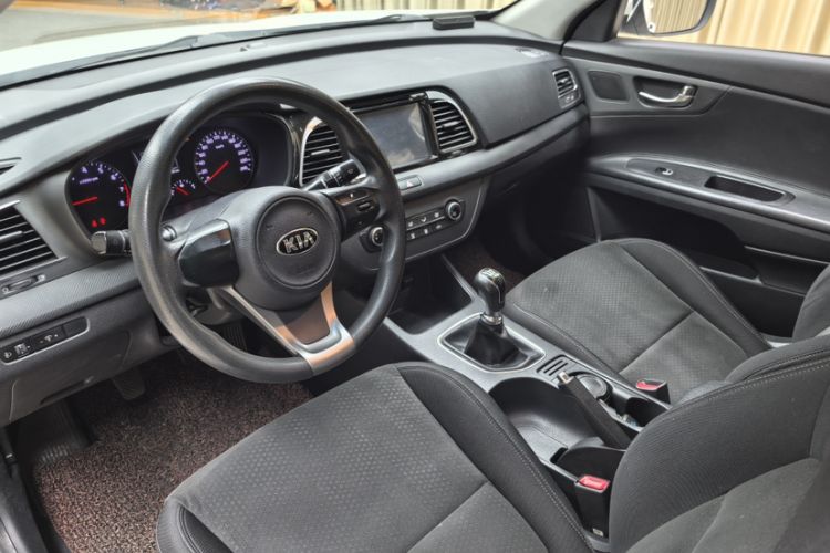 Used Kia K4 2014 1.8L Manual GL Interior 6