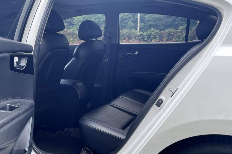 Used Kia K4 2014 1.6T Automatic Turbo Interior 6