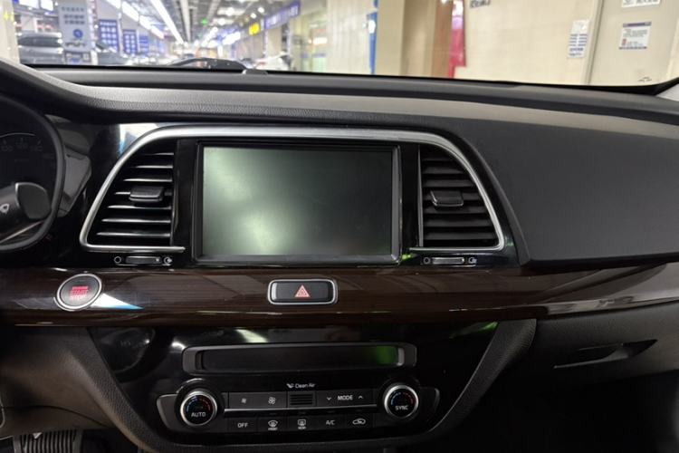 Used Kia K4 2014 1.8L Automatic DLX Interior 9