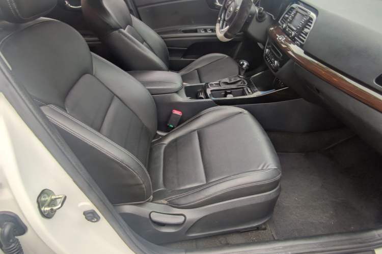 Used Kia K4 2014 1.6T Automatic Turbo Interior 9