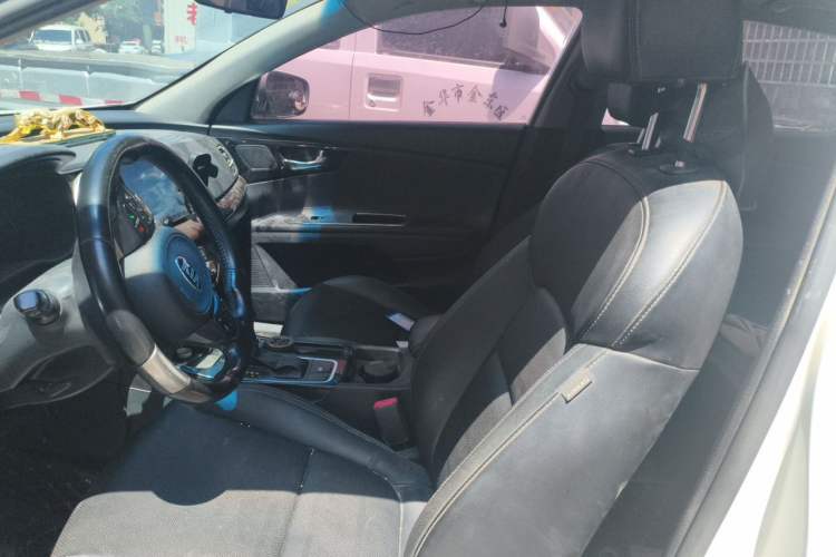 Used Kia K4 2014 1.8L Automatic DLX Left Front Seat