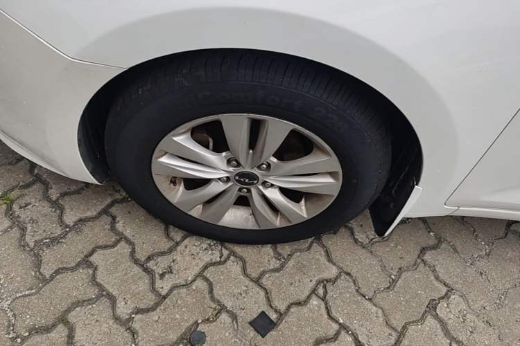 Used Kia K4 2014 1.8L Manual GL Left Front Wheel Hub