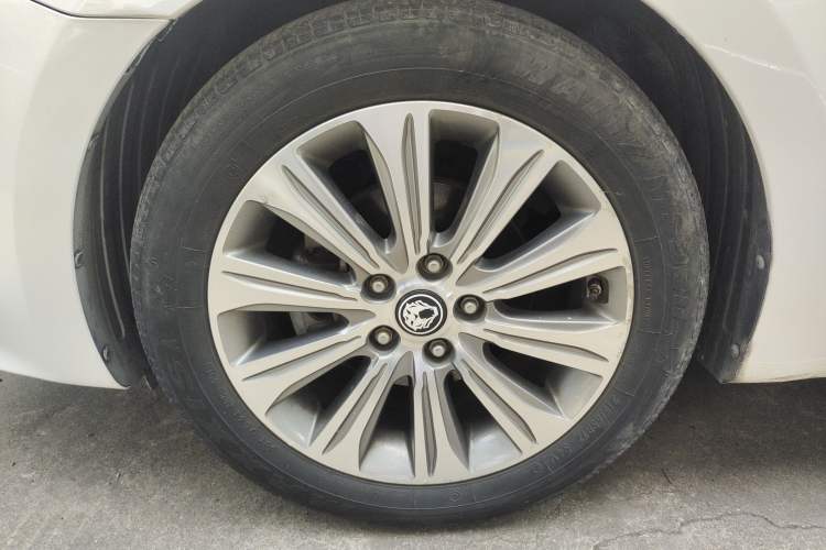 Used Kia K4 2014 1.8L Automatic DLX Left Front Wheel Hub
