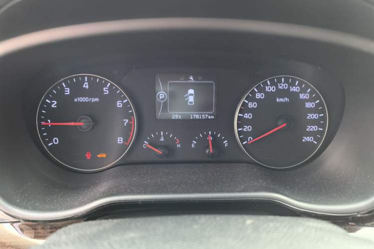 Used Kia K4 2014 1.8L Automatic GLS Odometer Close Up