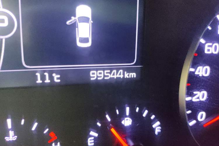 Used Kia K4 2014 1.8L Automatic GLS Odometer Close Up
