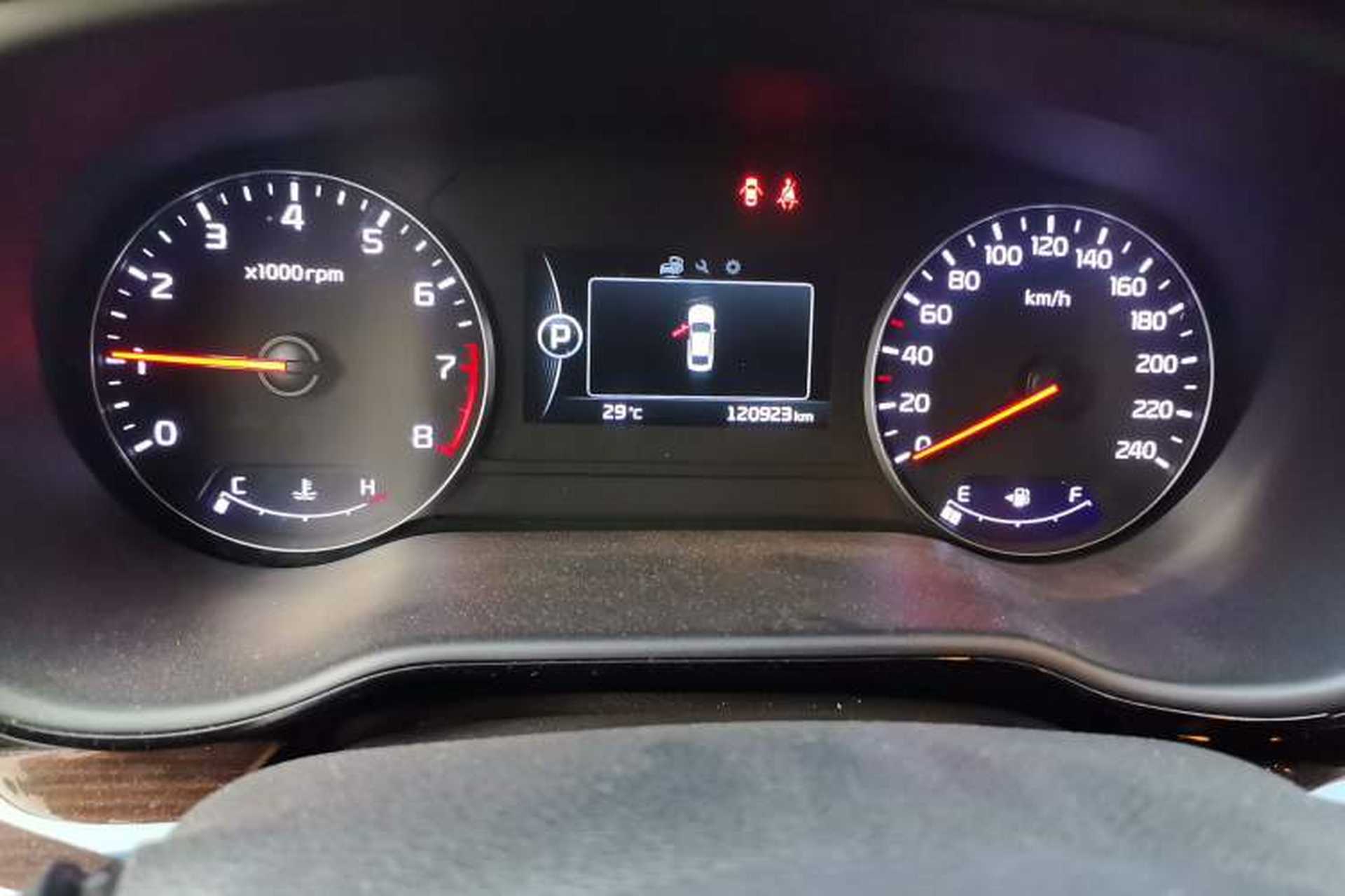 Used Kia K4 2014 1.8L Automatic DLX Odometer Close Up