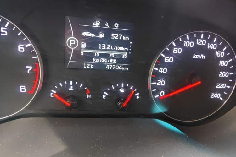 Used Kia K4 2014 1.8L Automatic GL Odometer Close Up