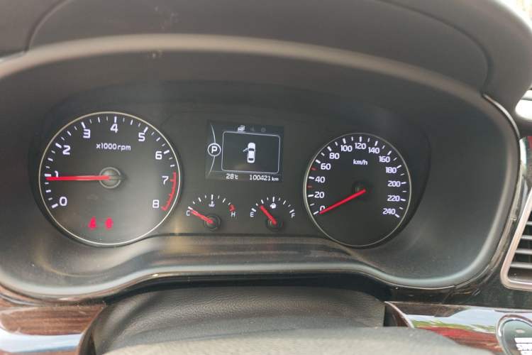 Used Kia K4 2014 1.8L Automatic GLS Odometer Close Up