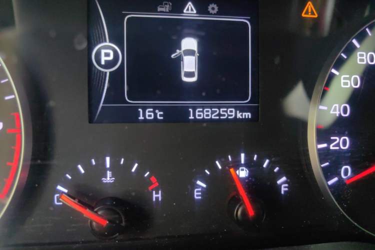 Used Kia K4 2014 1.8L Automatic GLS Odometer Close Up