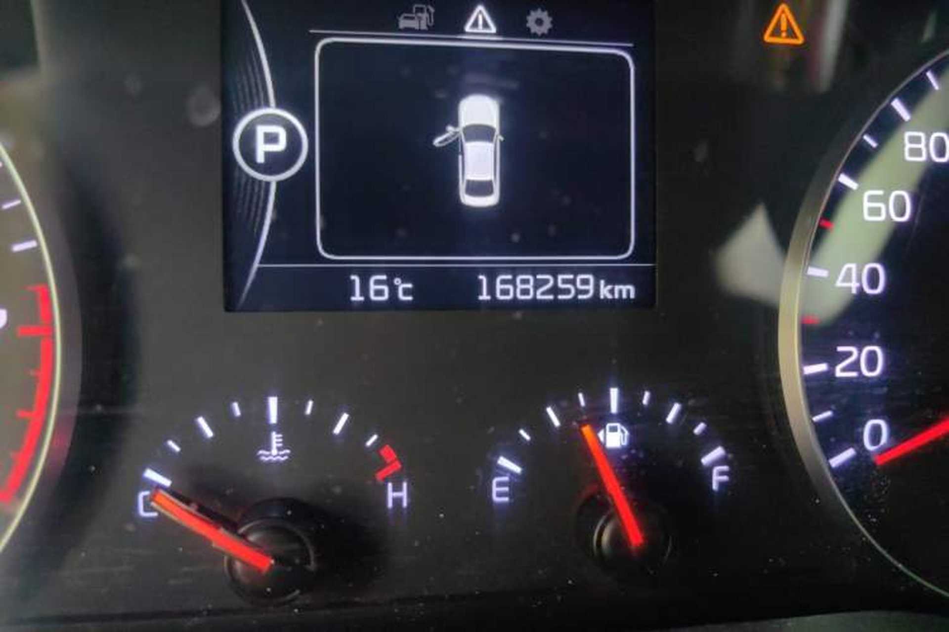 Used Kia K4 2014 1.8L Automatic GLS Odometer Close Up