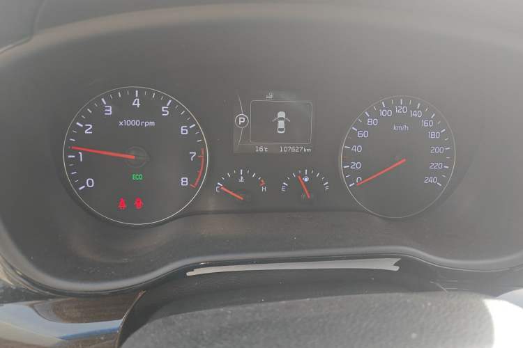 Used Kia K4 2014 1.8L Automatic GLS Odometer Close Up