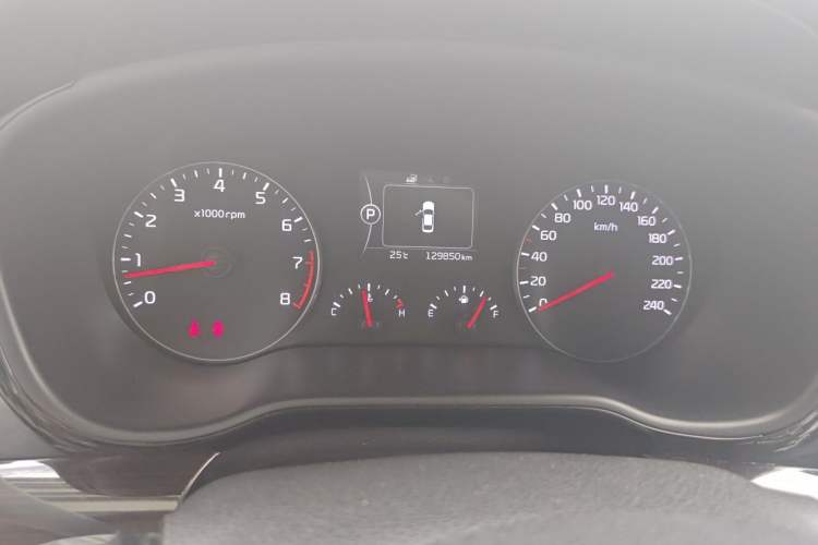 Used Kia K4 2014 1.8L Automatic GLS Odometer Close Up