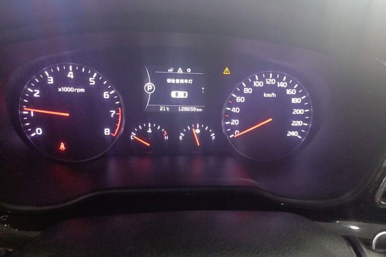 Used Kia K4 2014 1.8L Automatic GLS Odometer Close Up