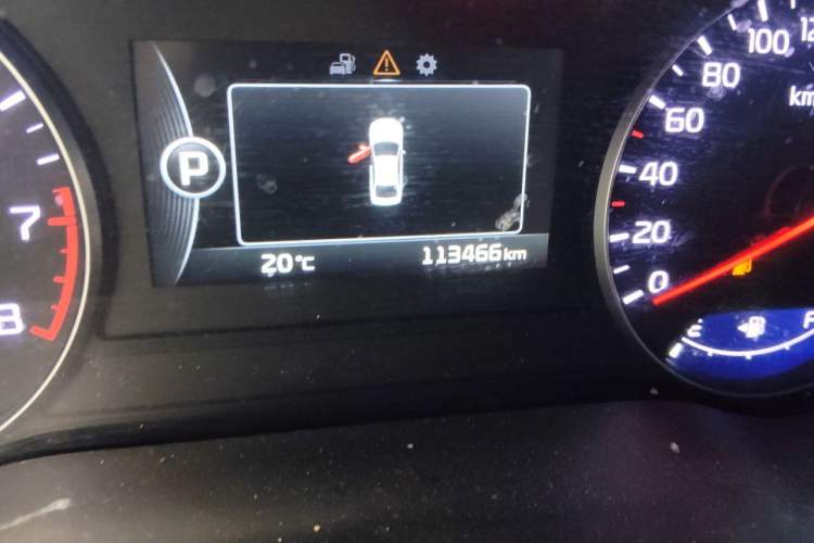 Used Kia K4 2014 1.8L Automatic GLS Odometer Close Up