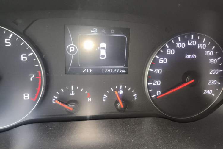 Used Kia K4 2014 1.8L Automatic GLS Odometer Close Up