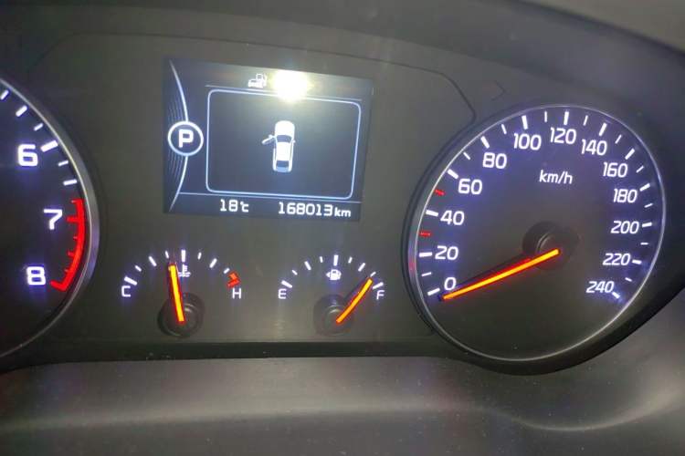 Used Kia K4 2014 1.8L Automatic GLS Odometer Close Up