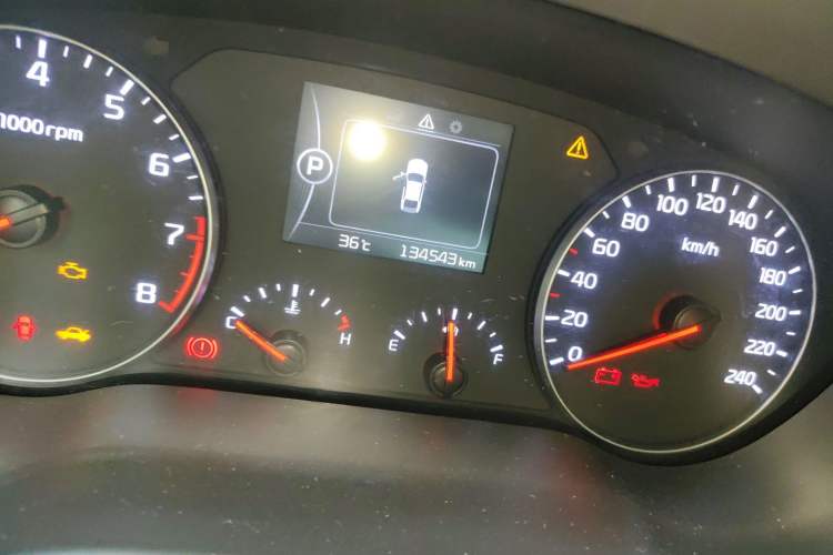 Used Kia K4 2014 1.8L Automatic GLS Odometer Close Up