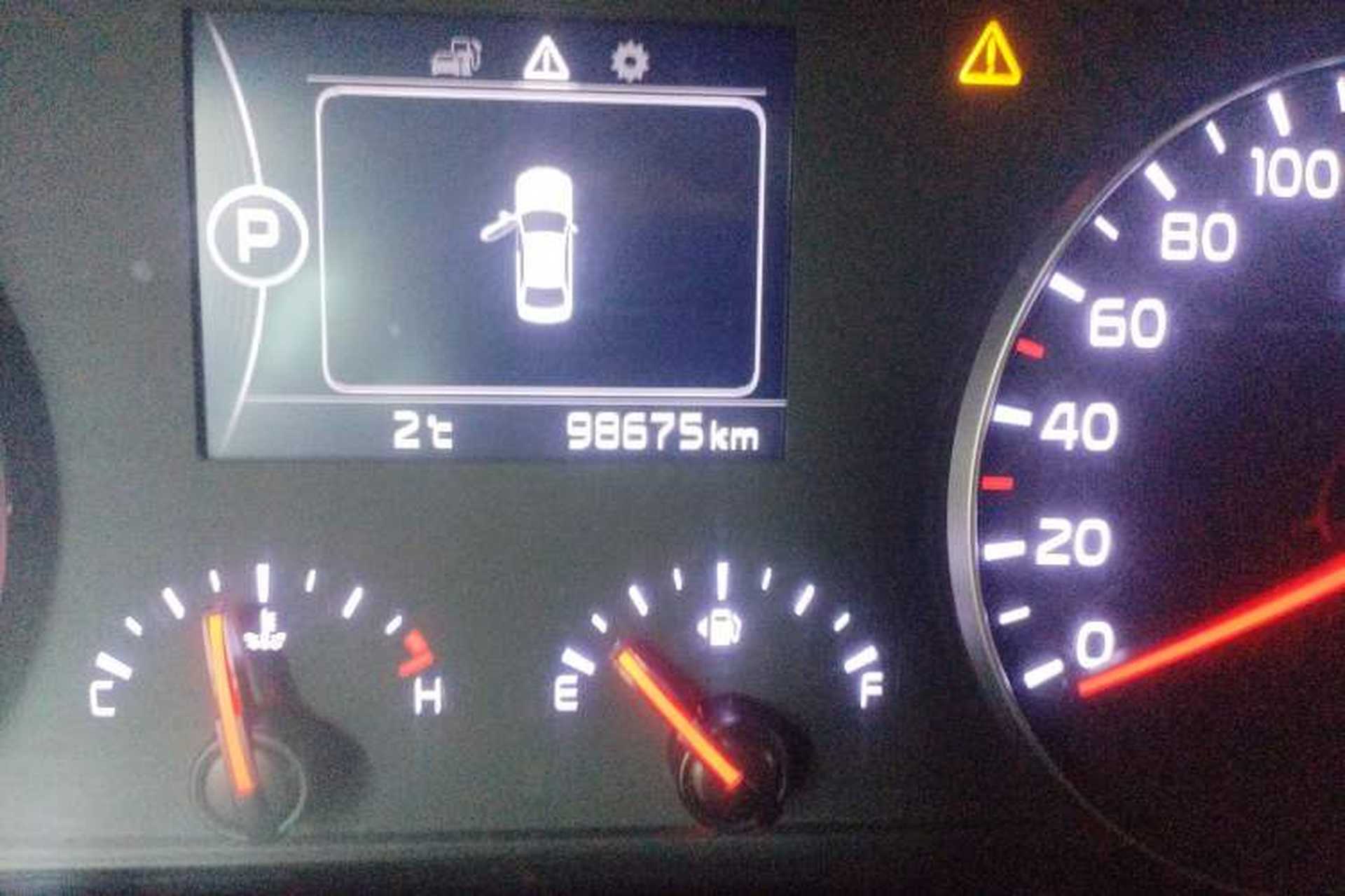 Used Kia K4 2014 1.8L Automatic GLS Odometer Close Up