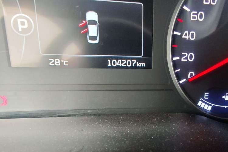 Used Kia K4 2014 1.8L Automatic GLS Odometer Close Up