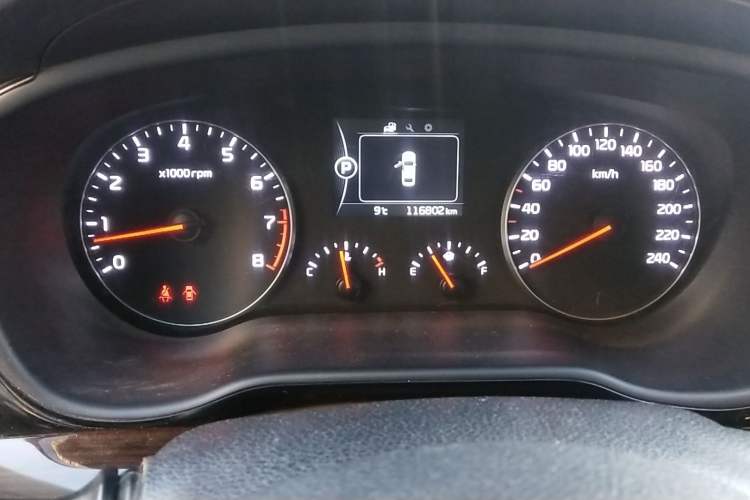 Used Kia K4 2014 1.8L Automatic GLS Odometer Close Up