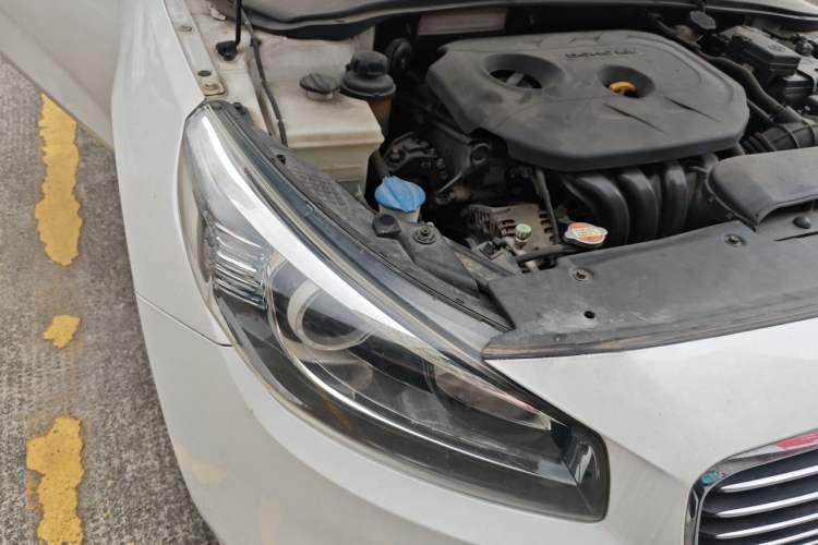 Used Kia K4 2014 1.8L Automatic DLX Right Front Headlight