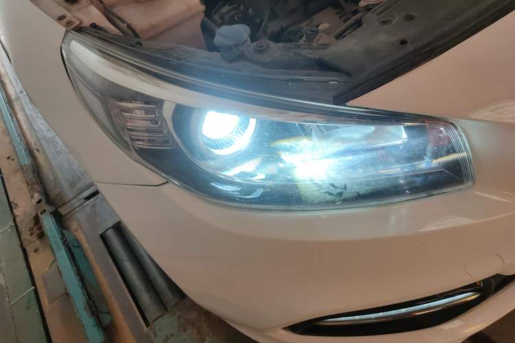 Used Kia K4 2014 1.8L Automatic DLX Right Front Headlight