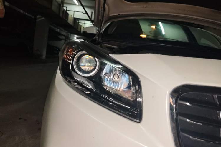 Used Kia K4 2014 1.8L Automatic DLX Right Front Headlight