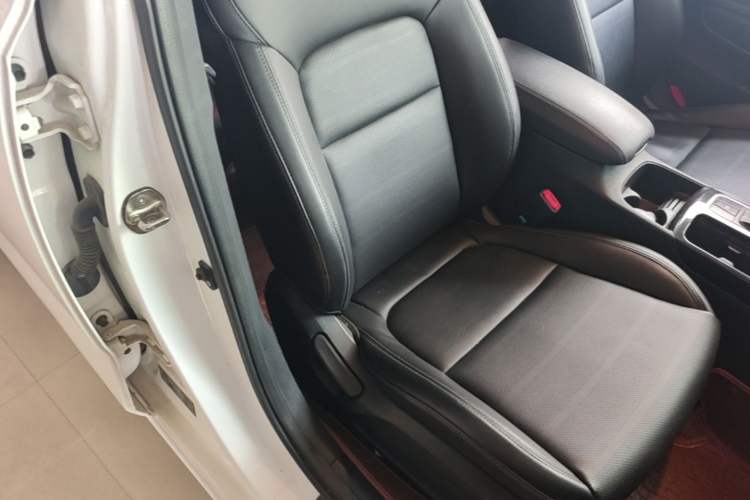 Used Kia K4 2014 1.8L Automatic GLS Right Front Seat