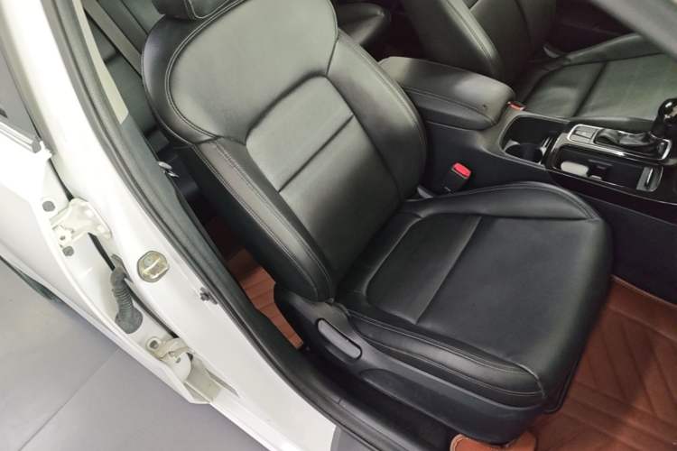 Used Kia K4 2014 1.8L Automatic GLS Right Front Seat