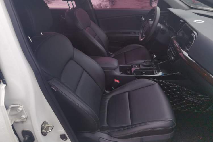 Used Kia K4 2014 1.8L Automatic DLX Right Front Seat