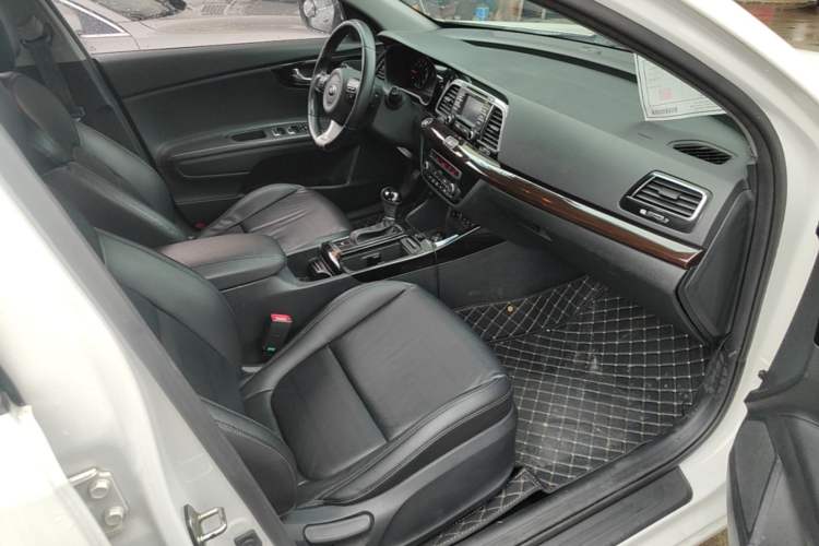 Used Kia K4 2014 1.8L Automatic DLX Right Front Seat