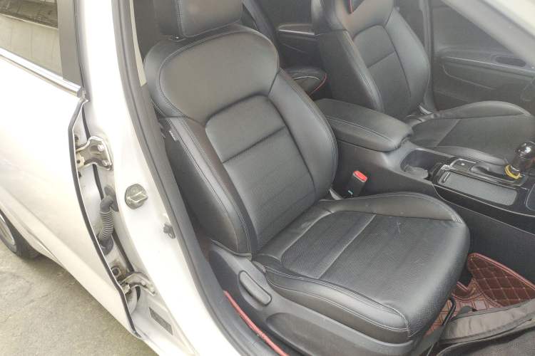 Used Kia K4 2014 1.8L Automatic DLX Right Front Seat