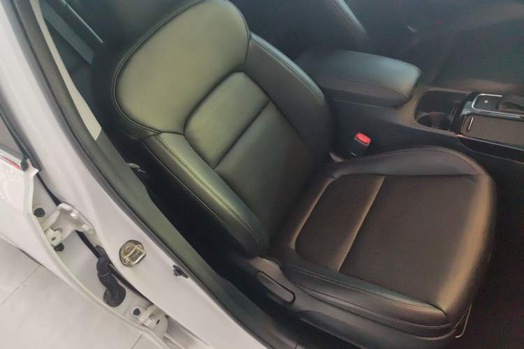 Used Kia K4 2014 1.8L Automatic GLS Right Front Seat