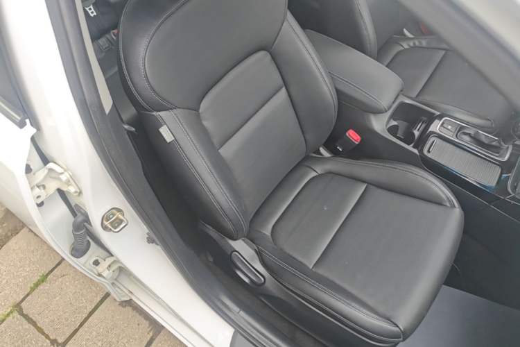 Used Kia K4 2014 1.8L Automatic DLX Right Front Seat