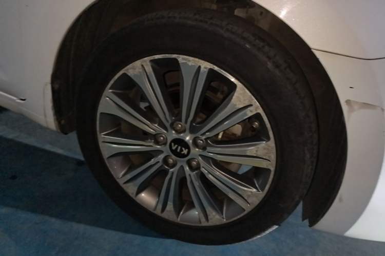 Used Kia K4 2014 1.8L Automatic DLX Right Front Wheel Hub