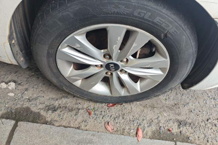 Used Kia K4 2014 1.8L Automatic GLS Right Front Wheel Hub