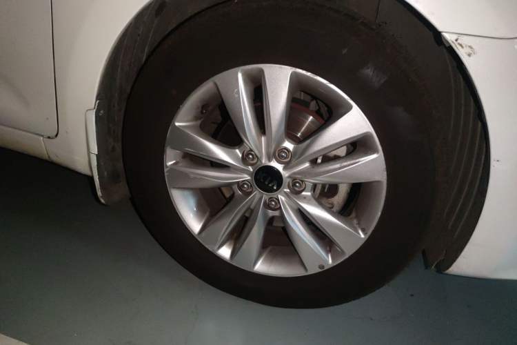 Used Kia K4 2014 1.8L Automatic GLS Right Front Wheel Hub