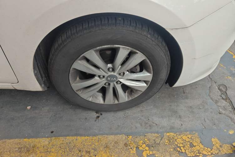Used Kia K4 2014 1.8L Automatic GLS Right Front Wheel Hub